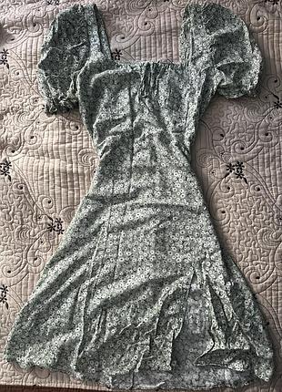 Продаю сукню максі у квітковому принті.