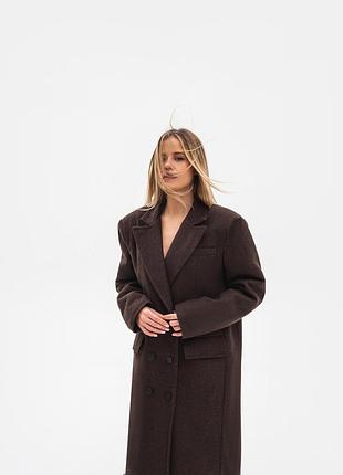 Теплое двубортное пальто на пуговицах