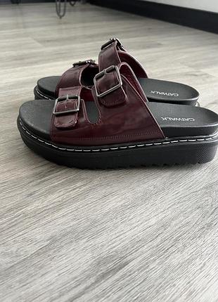 Шльопанці на платформі