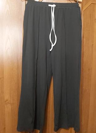 Чудові брюки в спортивному  стилі. zara.