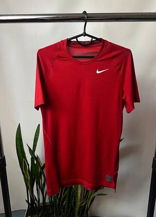 Компресійна футболка nike