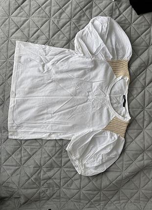 Футболка біла з вʼязаними вставками zara