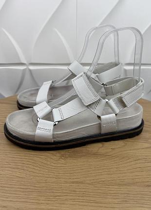 Оригінальні шкіряні босоніжки сандалі clarks