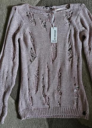 Рваный свитер