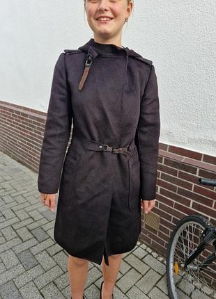 Темно коричневе пальто