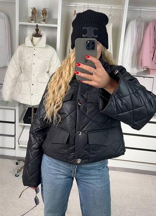 Женская стеганая куртка с широкими рукавами на затяжках