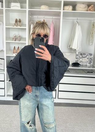 Женская стильная теплая куртка с широкими рукавами