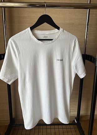 Жіноча футболка