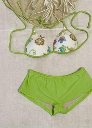 Класний яскравий  роздільний  купальник у відмінному стані