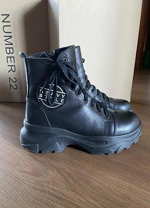 Стильні шкіряні зимові черевики