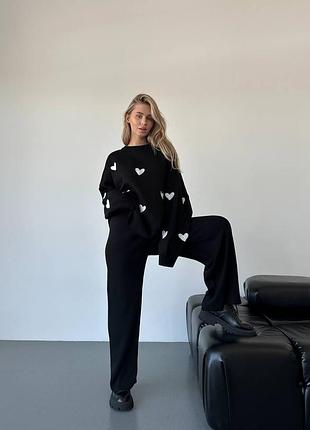 Теплый трикотажный костюм с трендовыми брюками палаццо и джемпером