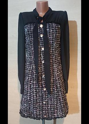 Платье черная комбинированная с маленькими рюшками по кокетке и по низу с длинным рукавом на манжете.