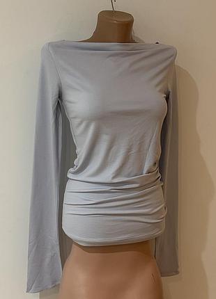 Світло блакитна кофтинка обтисла з кльош рукавами