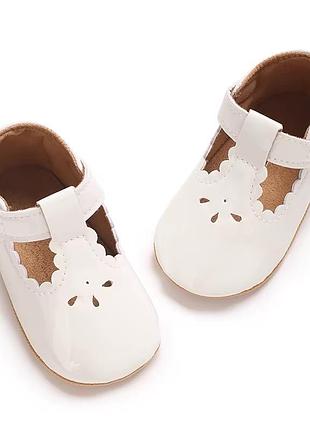 Стильные лаковые пинетки туфельки kimbera, нарядные туфельки, лоферы, пинетки, лаковые пинетки, белые туфельки