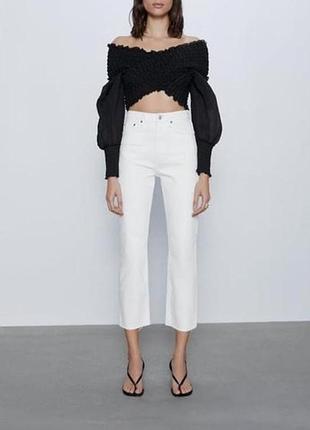 Белые джинсы с высокой талией и необработанным краем zara