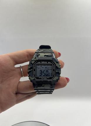 Електронний водонепроникний годинник