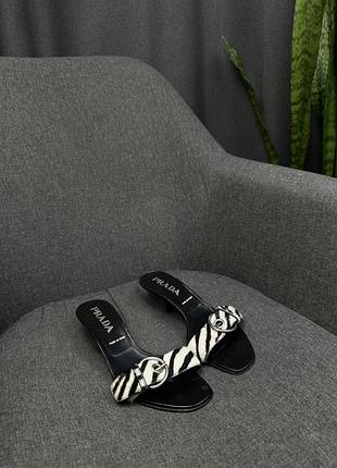 Оригінальні вінтажні туфлі кіттен prada zebra fur buckled kitten heels