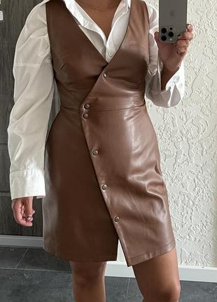 Жіночий сарафан з еко-шкіри