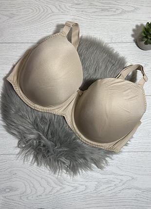 Базовий бюстгальтер на поролоні