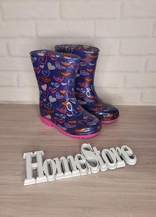 Сині гумові чоботи з сердечками для дівчинки
