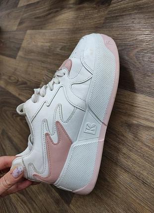 Кроссовки на высокой подошве платформе