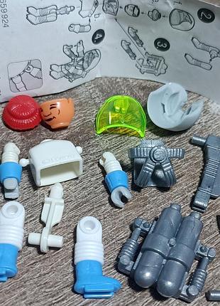 Киндер фигурка. экипаж космического флота. 1996 год.