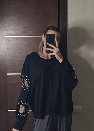 Светер с декором