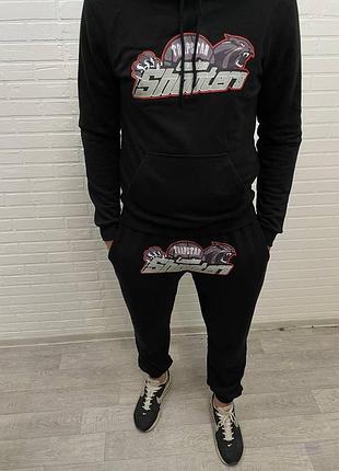 Стильный комплект с ярким принтом trapstar shooters.