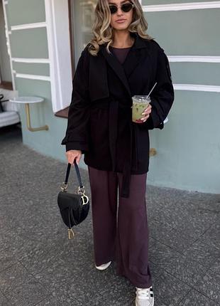 Розкішне вкорочене пальто з 100% вовни