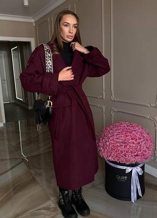 Розкішне утеплене бордове пальто з високим вмістом вовни
