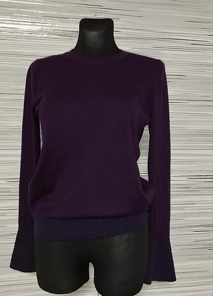 Легкий шерстяной свитер с акцентированными деталями