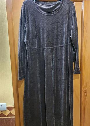 Плаття оксамит дуже м'яке.
великий розмір стрейч