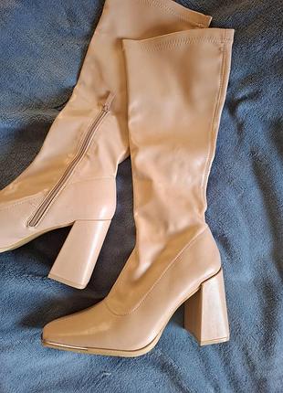 Чоботи prettylittlething