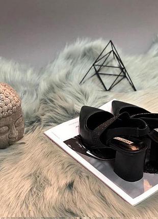 Стильные женские босоножки