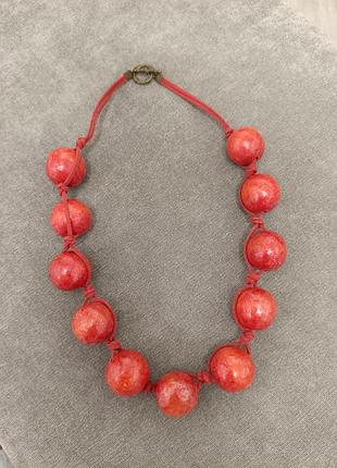 Яскраве червоне дерев'яне намисто – створіть свій унікальний образ