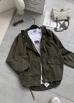 Вітровка жіноча