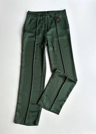 Штаны шикарные, прямого кроя сатиновые.