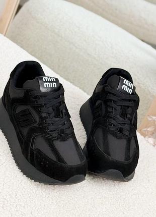 Жіночі замшеві кросівки