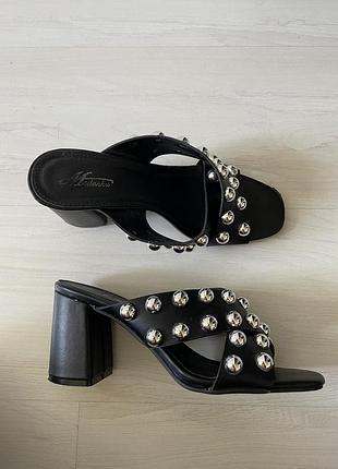 Жіночі босоніжки