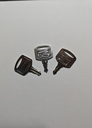 Ключ для диспенсерів дозаторів tork