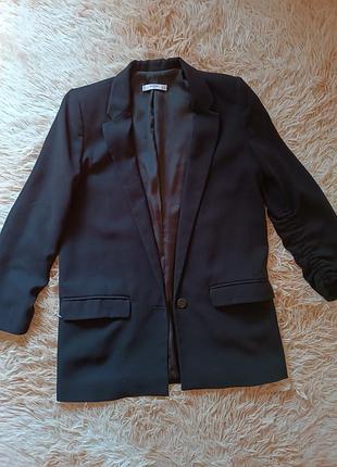 Женский пиджак черного цвета