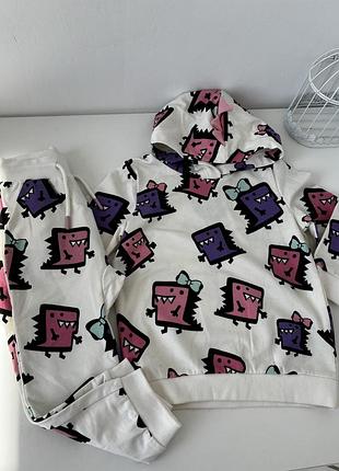 Костюм и кофты 86,92,98см