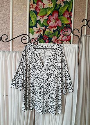 Красива біла натуральна блуза в принт.