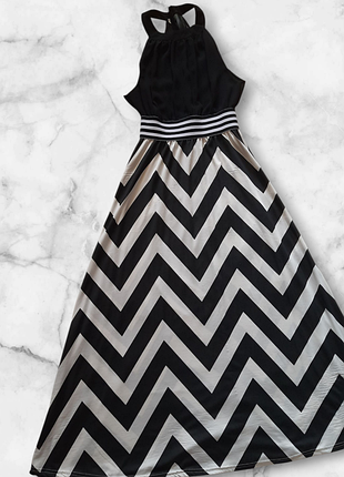 Платье с абстракцией