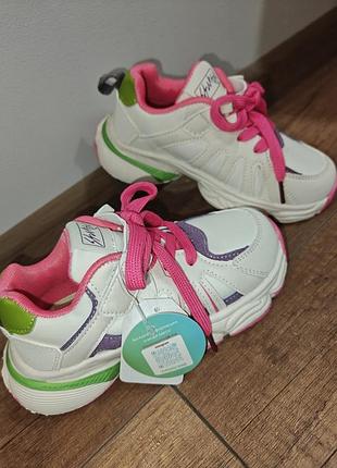 Стильные кроссовки на девочку