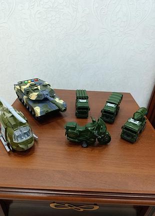 Военная техника мотоцикл, фура, машинки различные вертолет танк