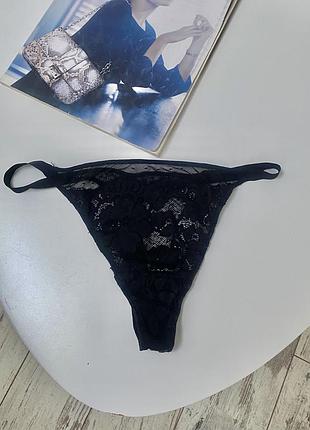 Чудові чорні мереживні стрінги