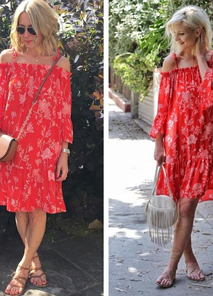 Платье с открытыми плечами