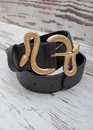 Трендовый ремень женский черный с пряжкой змея