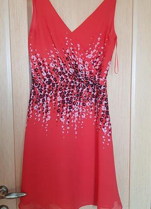 Червоне плаття міді з гарним декольте шифонова коралова сукня з принтом